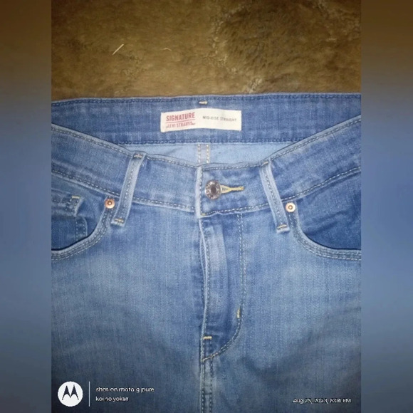 Signature by Levi Strauss & Co. Gold Label Midrise Straight Leg Jeans 6/28 - Picture 2 of 11